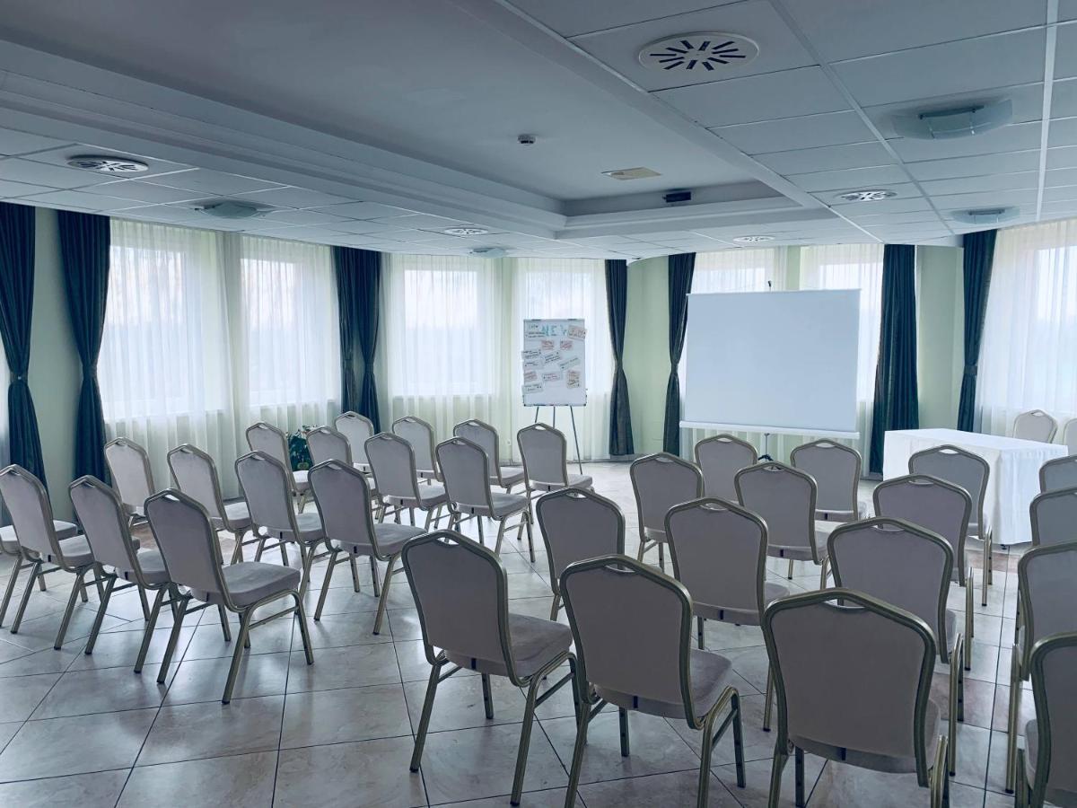 Granada Conference, Wellness And Sport Hotel Kecskemet Exterior photo