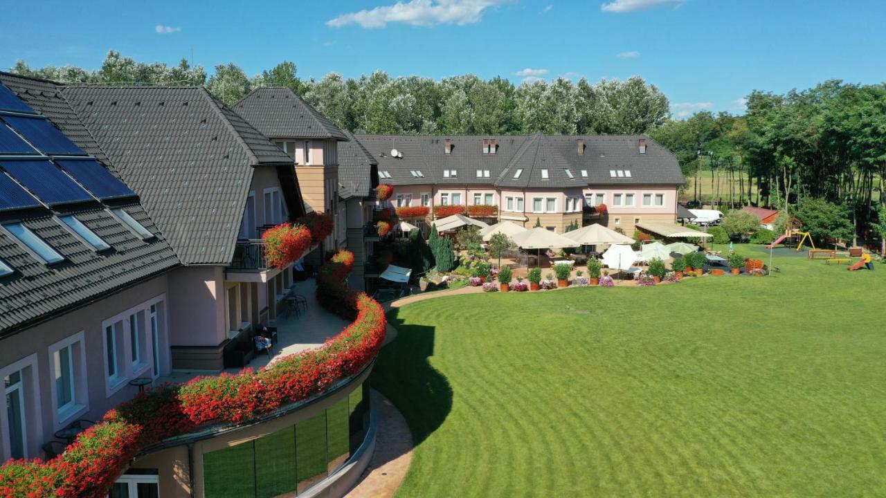 Granada Conference, Wellness And Sport Hotel Kecskemet Exterior photo